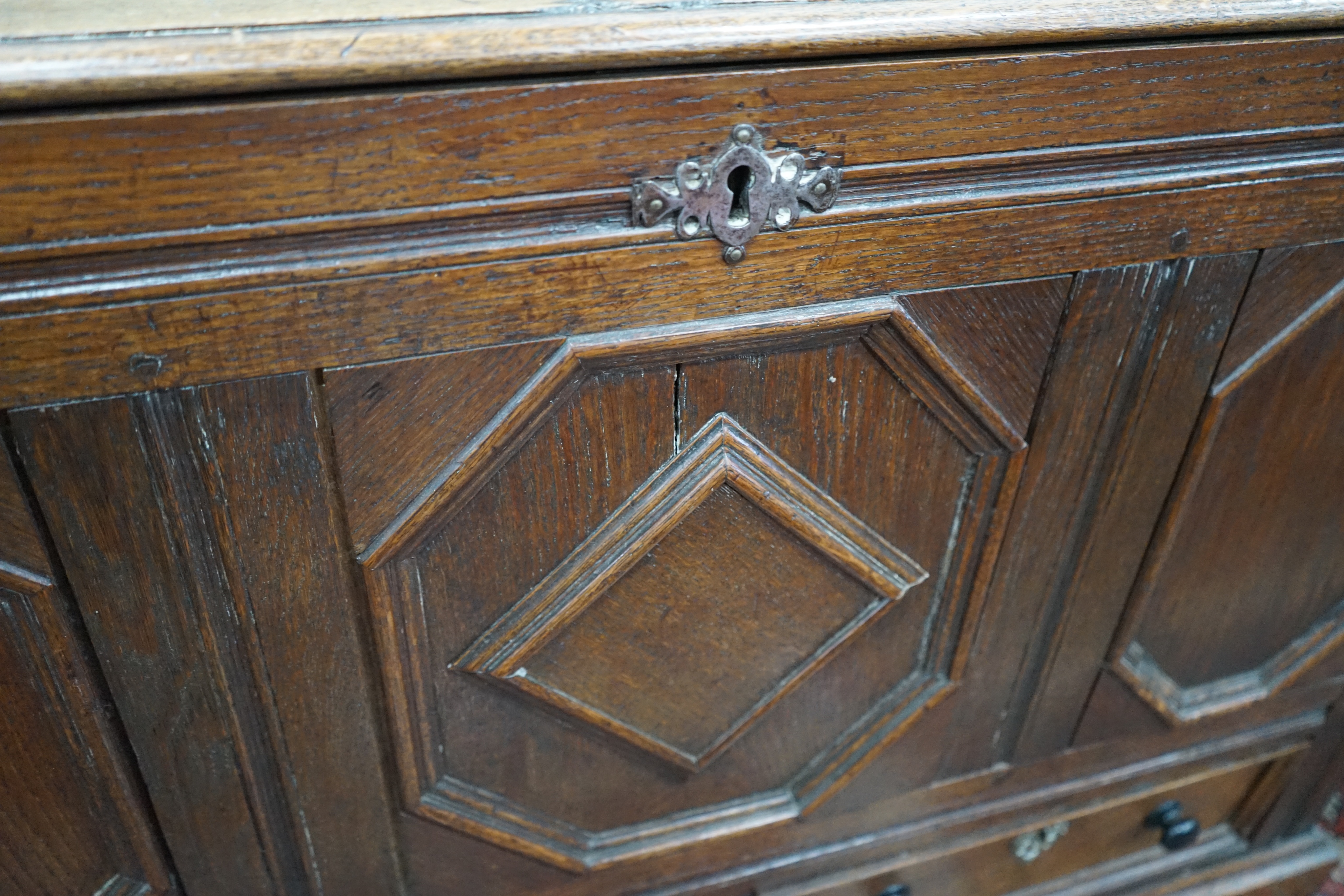 An 18th century oak mule chest, width 119cm depth 56cm height 81cm